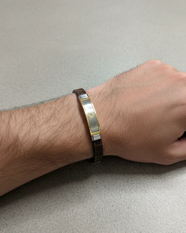 Pulseira de Silicone Marrom Estrela de David detalhe dourado em Aço