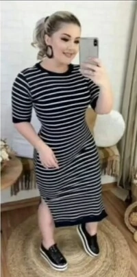 Vestido Listrado Estilosa Confortável Com Detalhe Lisa Na Manga e Na Barra EMVIO INMEDIATO