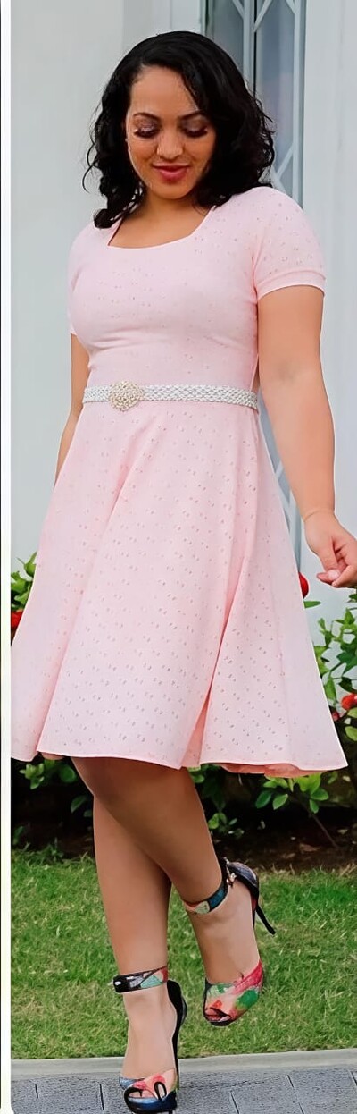 FotoVestido Evangélica Com Detalhe Na Gola Saia Rodado Forrado Tendência Tecido Lesser EMVIO IMEDIATO