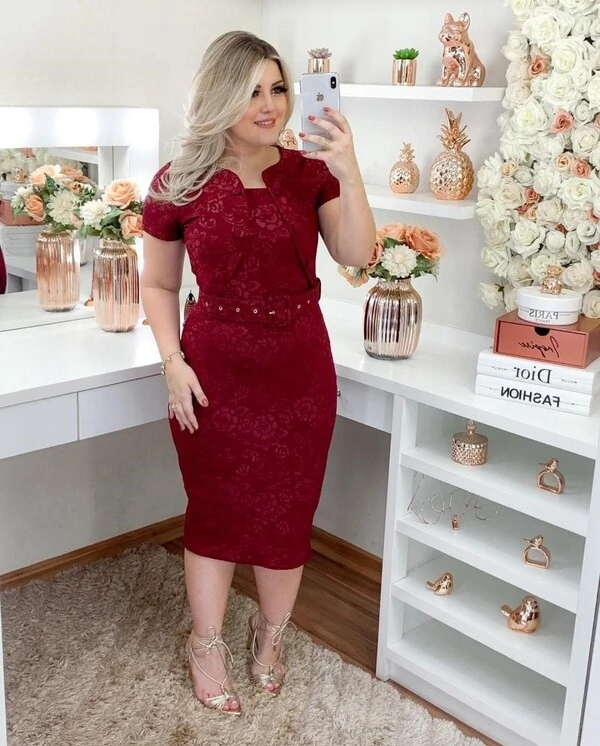 Vestido com detalhe bolero acompanha cinto no tecido jaquar 3D