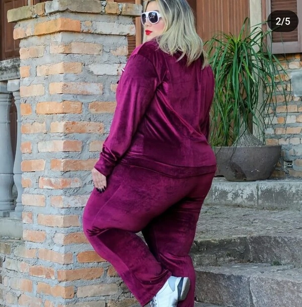 Conjunto Blusa e Calça Pantalona Plush Em Tecido Veludo Com Detalhe Com Bolso Zíper Na Frente Plush