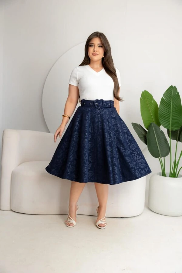 Saia Midi Feminina Jakuar 3D com Cinto Ajustável Tecido Encorpado Elegante Moda Casual