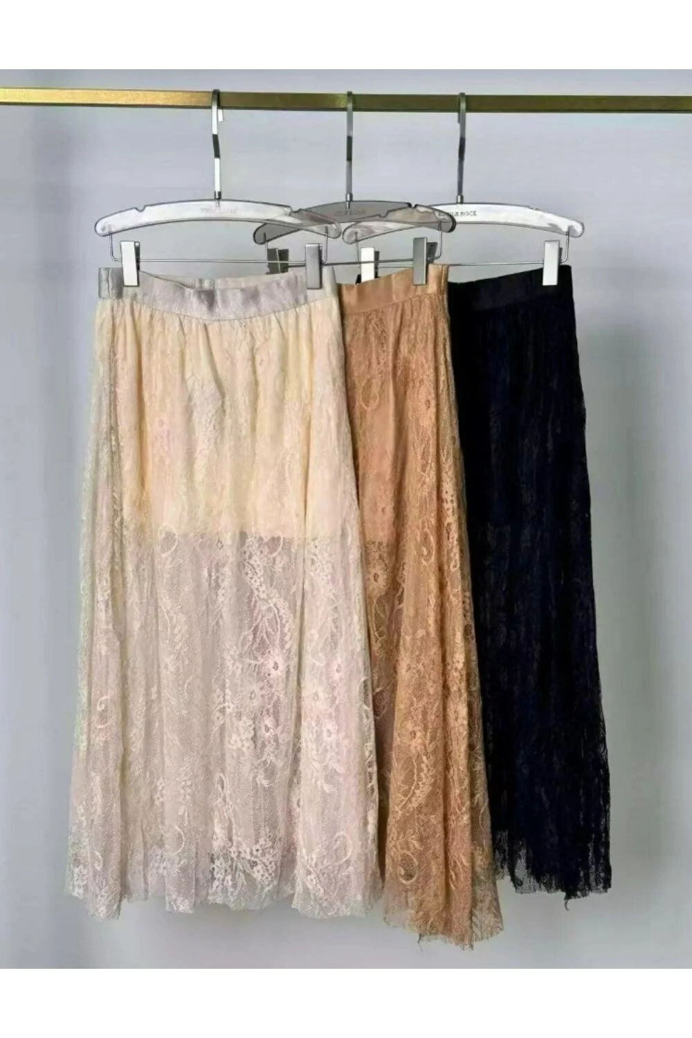 FotoSaia longa de renda Kwi