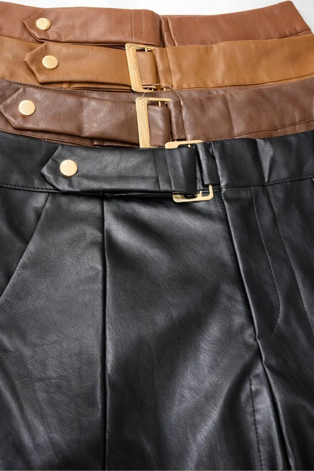 FotoShort feminino courino com cinto Kwi