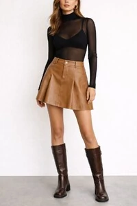 Mini saia pu com pregas Kwi