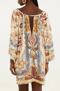 Vestido curto manga vitral Farm