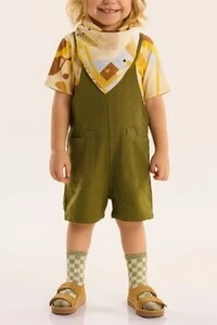 Conjunto camiseta malha e jardineira viscolinho Três E Já