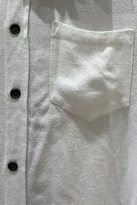 Camisa com botões e bolso frente Kwi