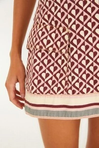 Saia sarja amore Farm