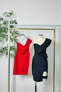 Vestido curto bandage um ombro Kwi