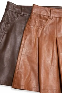 Mini saia pu com pregas Kwi