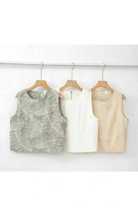 Blusa cropped com bordado de folhagens Kwi