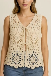 Blusa com amarração floral em crochê Kwi