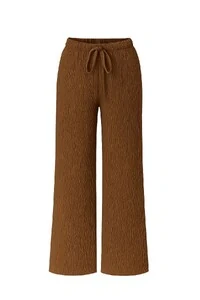 Calça pantalona feminina em crepe seersucker Kwi