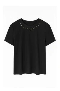 T-shirt feminina com aplicações no decote Kwi