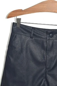 Short saia em PU Kwi