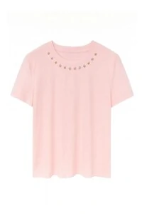 T-shirt feminina com aplicações no decote Kwi