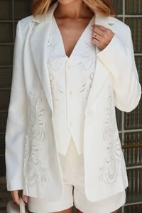 Blazer feminino de alfaiataria bordado Kwi