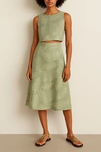 Blusa cropped com bordado de folhagens Kwi