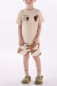 Conjunto camiseta malha e bermuda moletom digital Três e Já