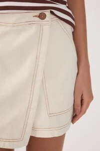 Short saia sarja pespontos botão Dress to