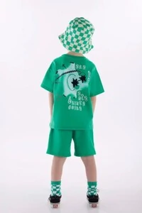 Conjunto camiseta manga curta e bermuda moletom Três e Já