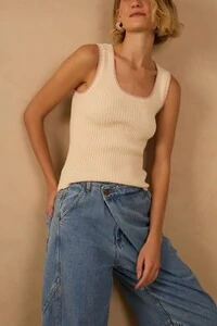 Blusa tricot decote bordado Dress to