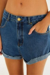 Short jeans baixo bainha Farm