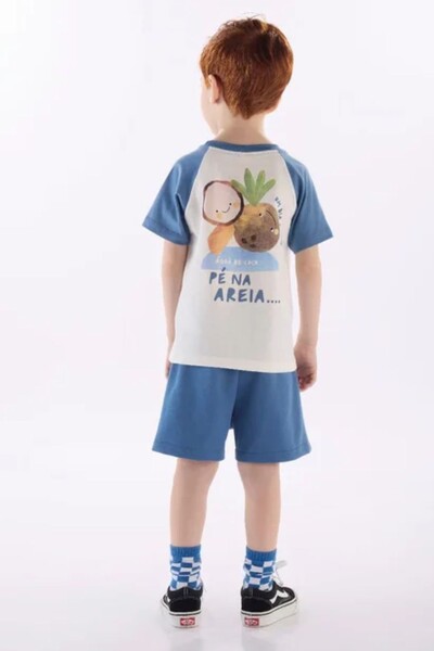 FotoConjunto camiseta malha e bermuda em moletom Três e Já