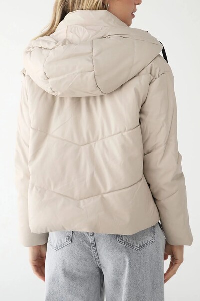 FotoJaqueta puffer courino com capuz removível feminina Kwi
