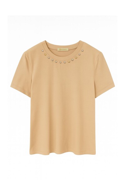 Foto T-shirt feminina com aplicações no decote Kwi