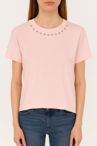 Foto T-shirt feminina com aplicações no decote Kwi