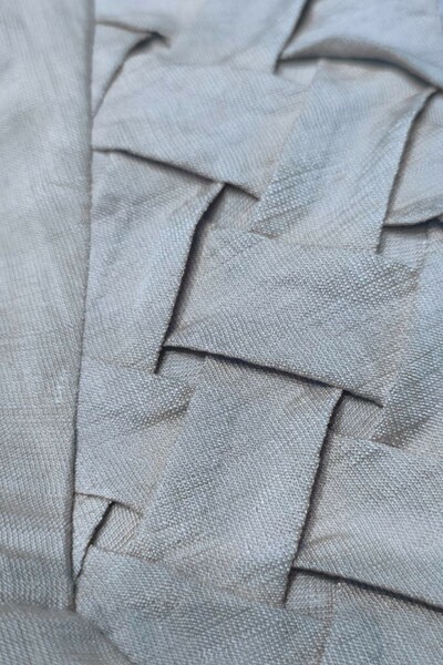 FotoTop acetinado com detalhe trançado no busto Kwi