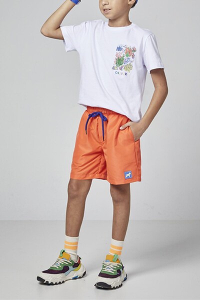 Foto Camiseta infantil com estampa colorida Oliver