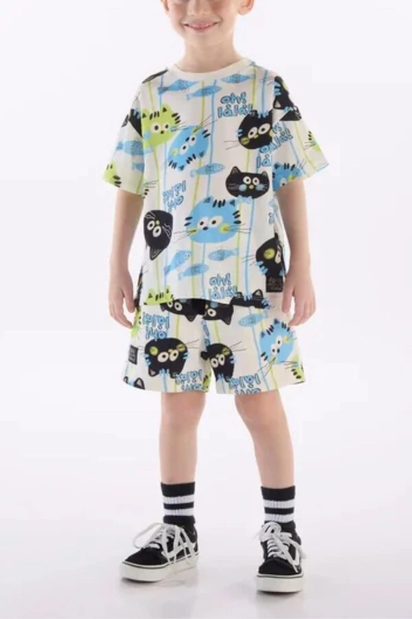 Conjunto camiseta malha e bermuda moletom digital Três e Já