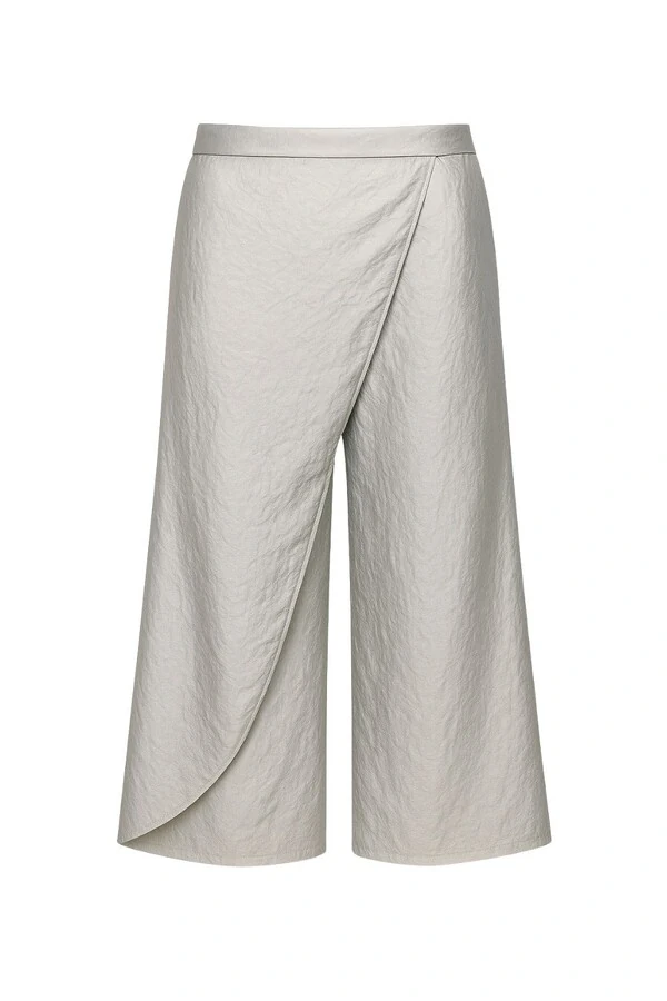 Calça acetinada com sobreposição Kwi