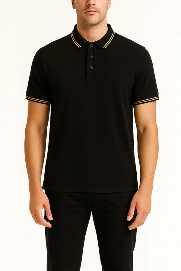 Polo masculina com detalhe na gola e manga Kwi