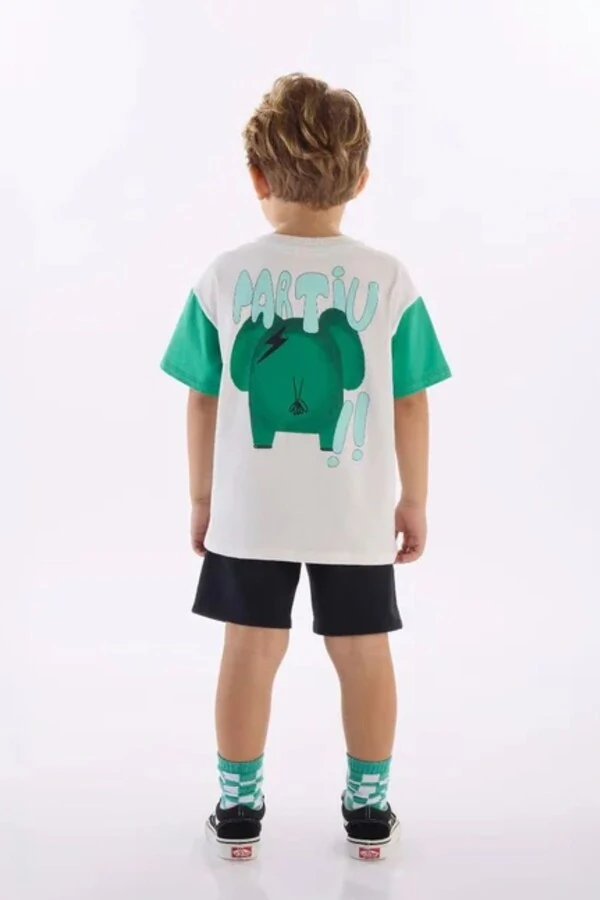 Conjunto camiseta manga curta e bermuda em moletom Três e Já