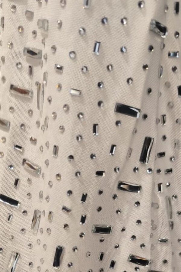 Vestido longo tule com pedraria Kwi