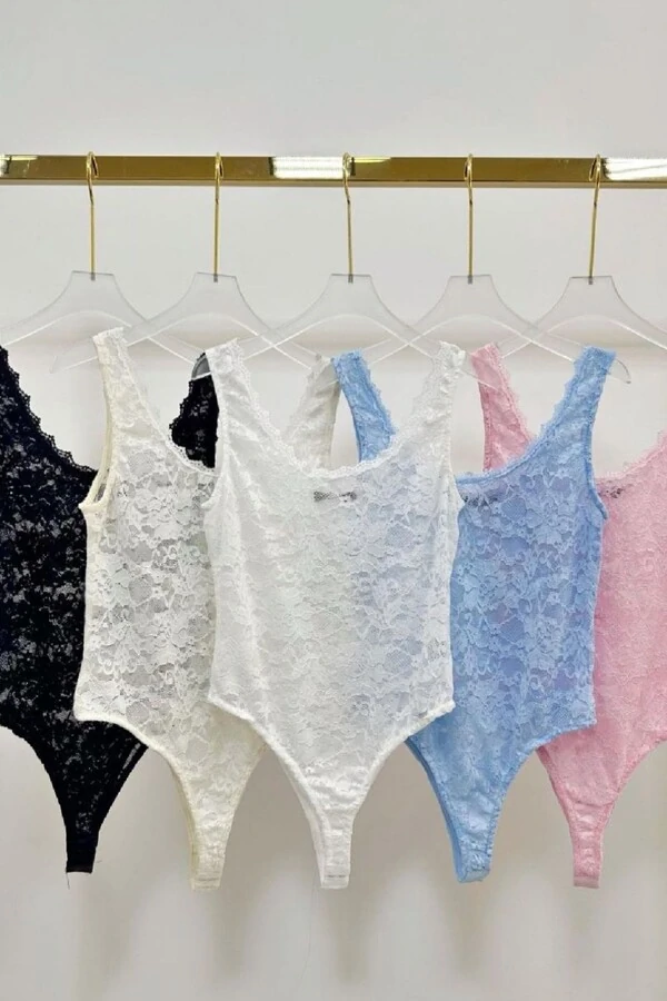 Body feminino em renda com alças largas Kwi