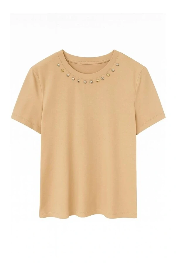 T-shirt feminina com aplicações no decote Kwi