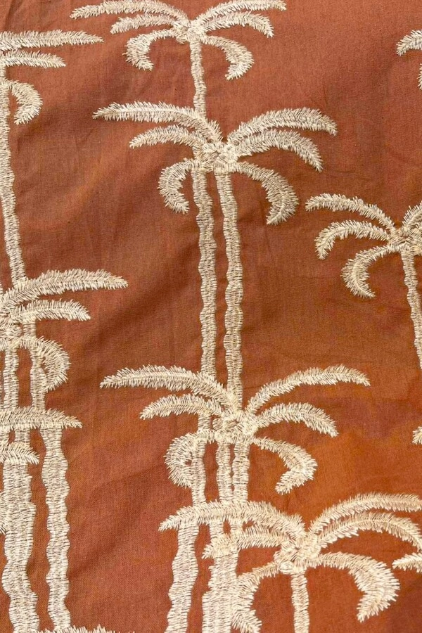 Vestido com alças em cordão e bordado Kwi