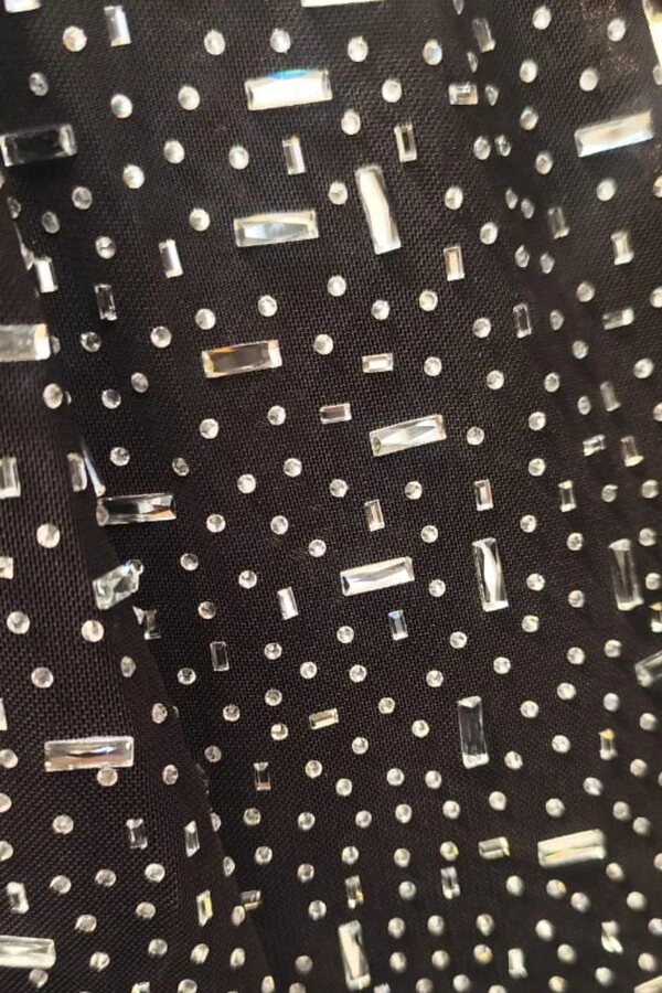 Vestido longo tule com pedraria Kwi