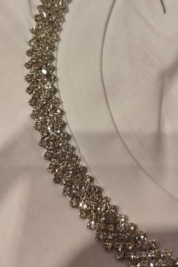 Tshirt em malha plus size com aplicação de strass Kwi