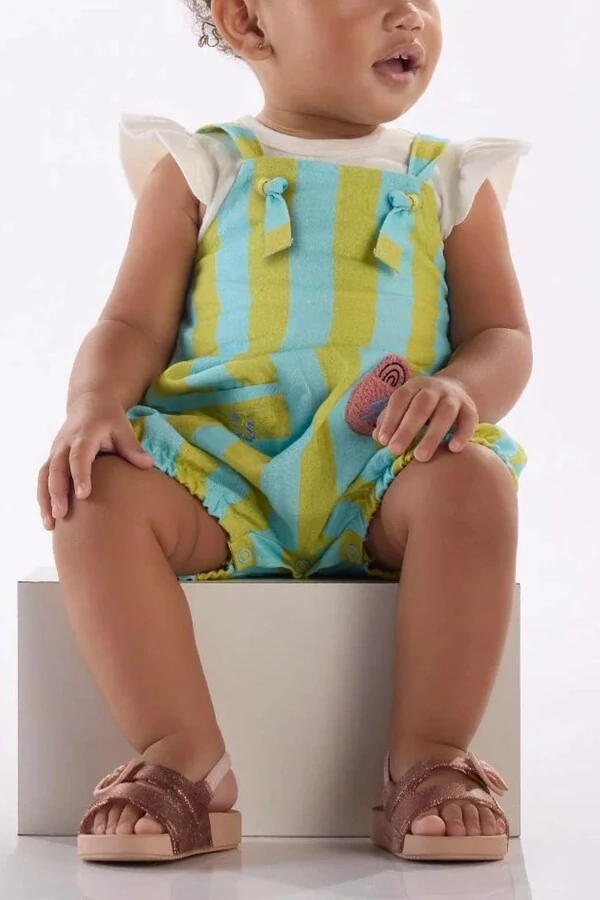 Conjunto macaquinho viscolinho body suedine Três e Já