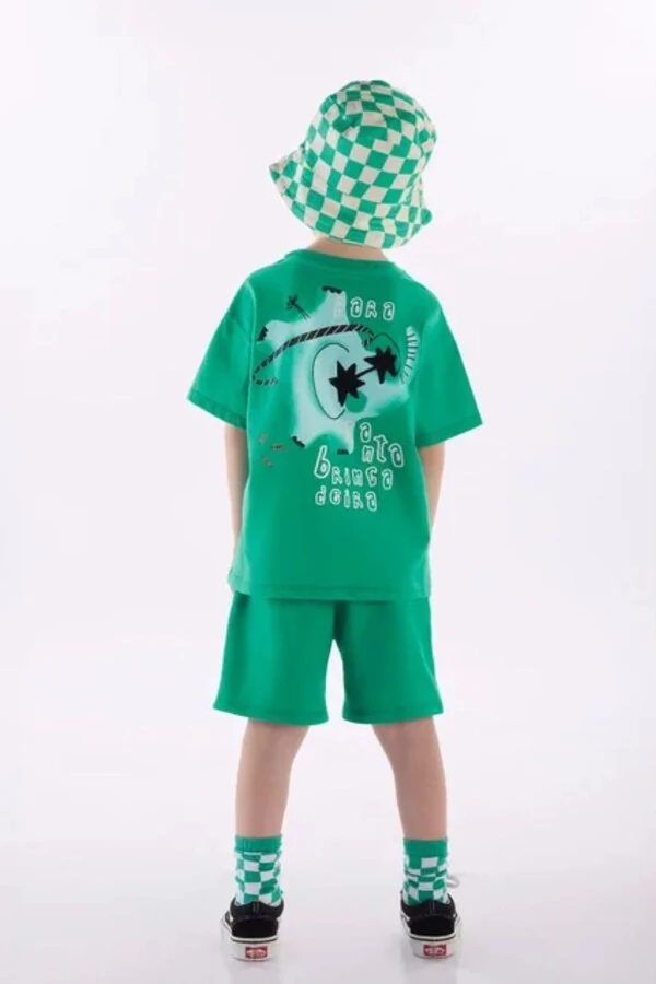 Conjunto camiseta manga curta e bermuda moletom Três e Já