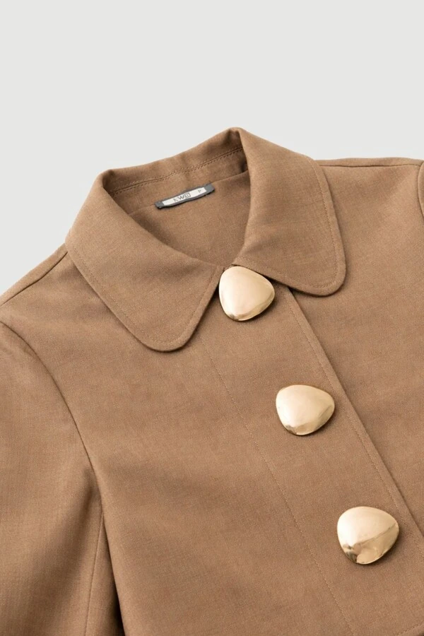 Blazer cropped alfaiataria com broches orgânicos Kwi