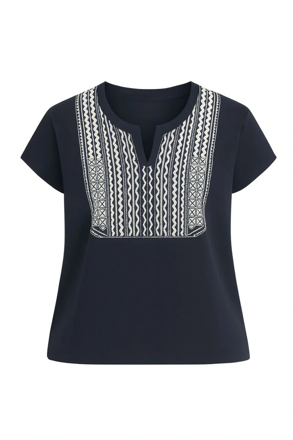 Blusa plus size com bordada Kwi