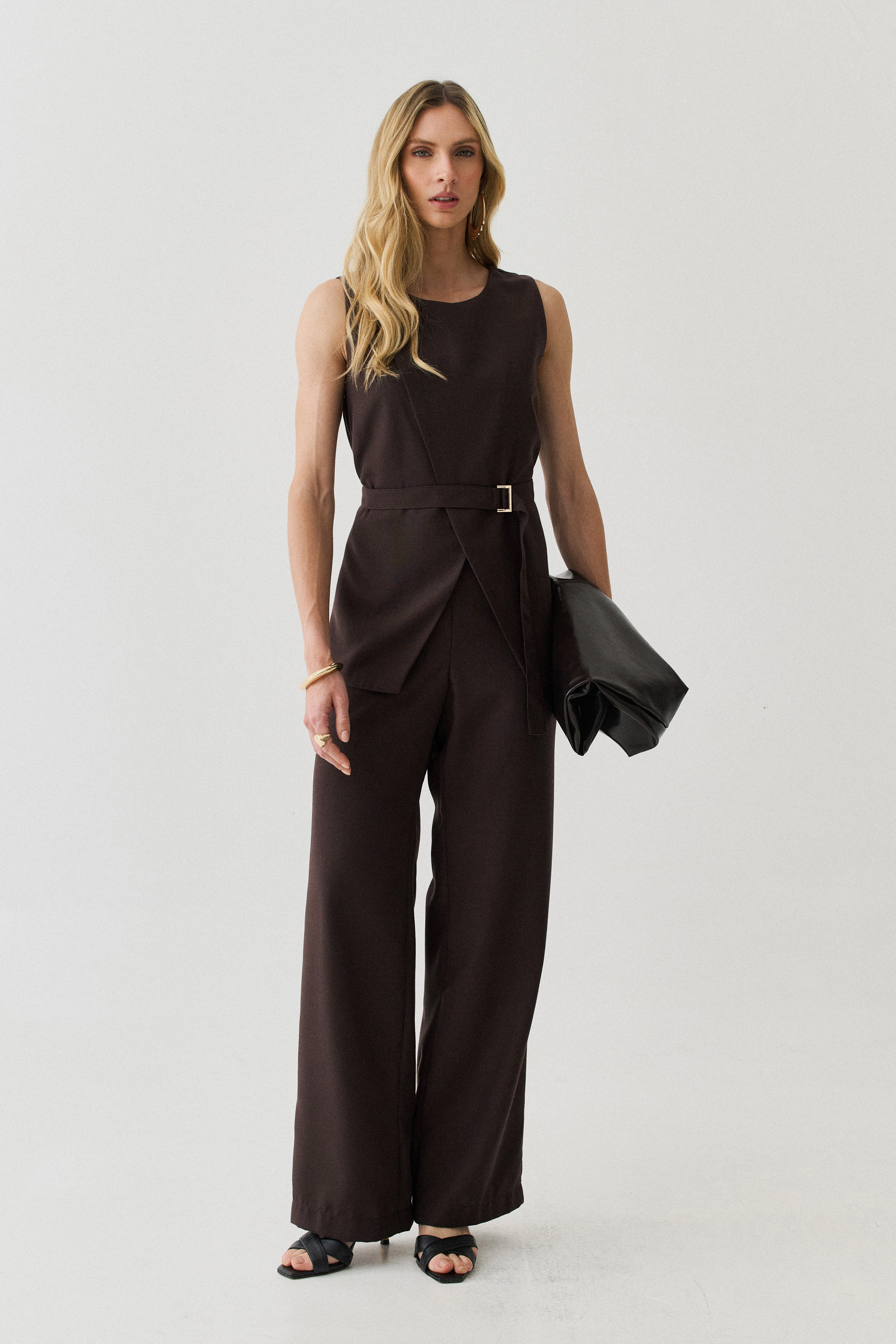 Foto Conjunto de Colete Transpassado Cinto Gold e Calça Pantalona Slim