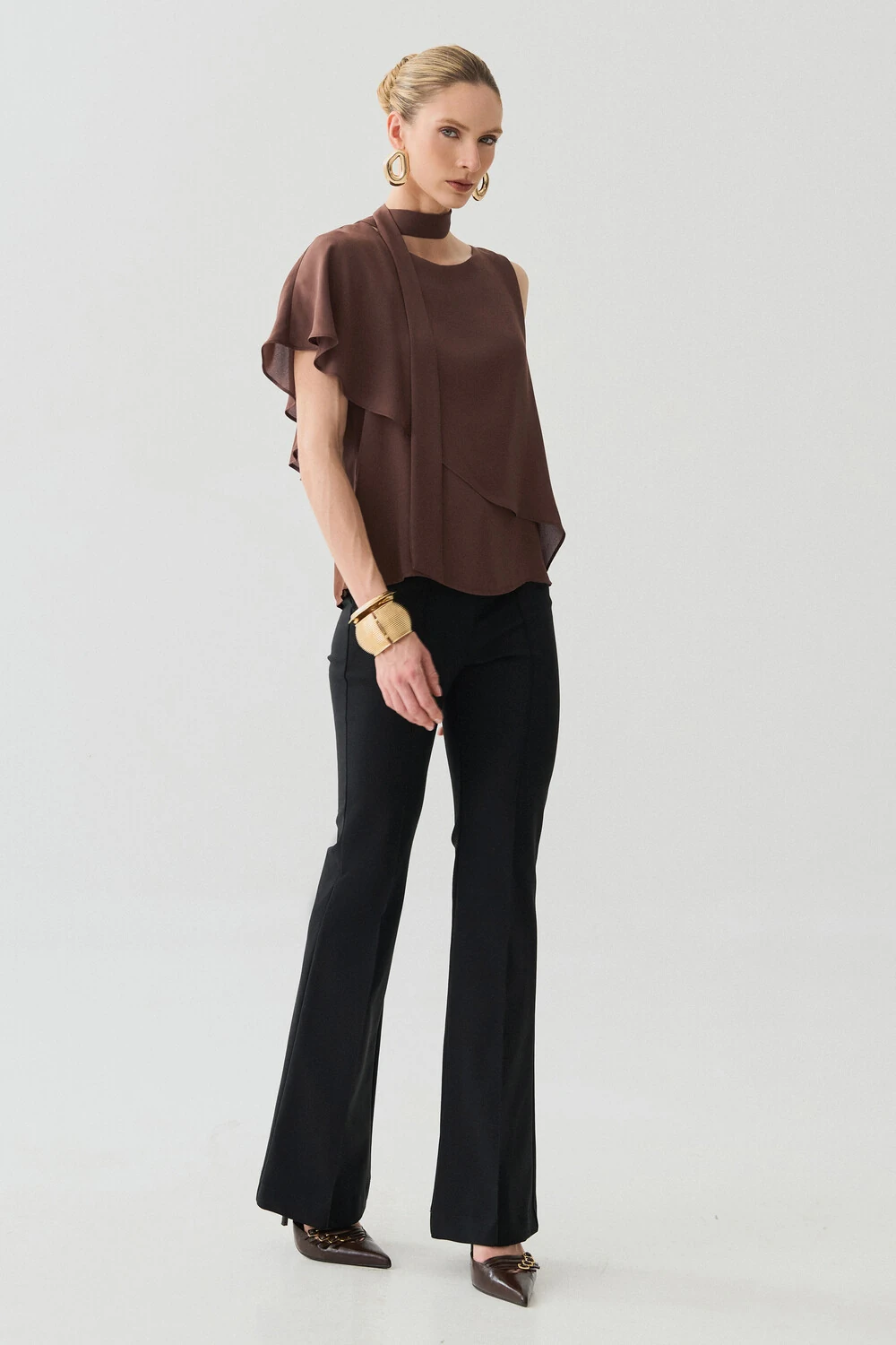 FotoBlusa Assimétrica Dupla Transpassada Um Ombro Só Laço